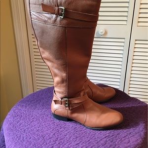 Brown leather boots size 7W.
