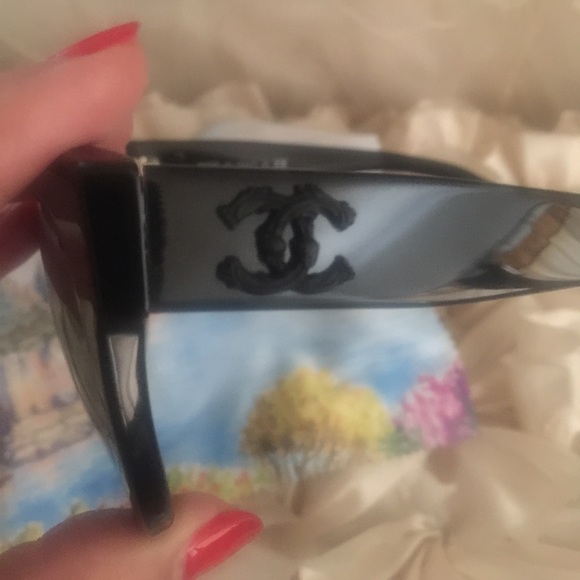 CHANEL SUNGLASSES - Picture 2 of 4