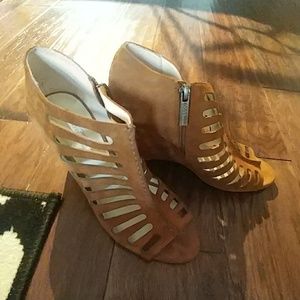 BCBGeneration Peep toe Wedges