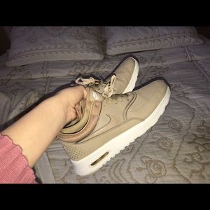 Tan Nike Airmax Thea