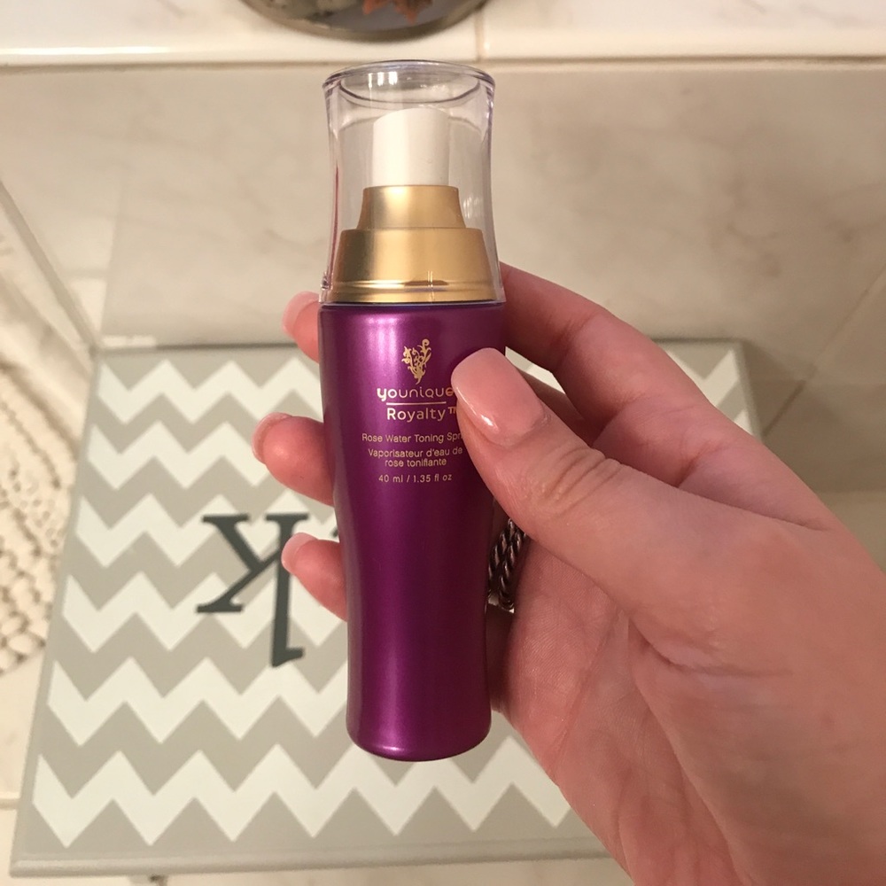 Younique rose water toning spritz