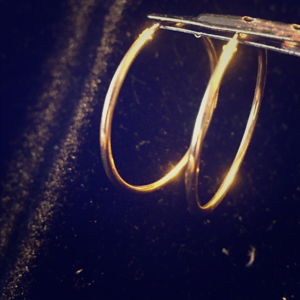 SOLD Chic Vintage Elegant 18k Hoop Earrings