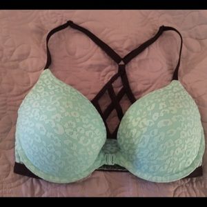 32D VS bra