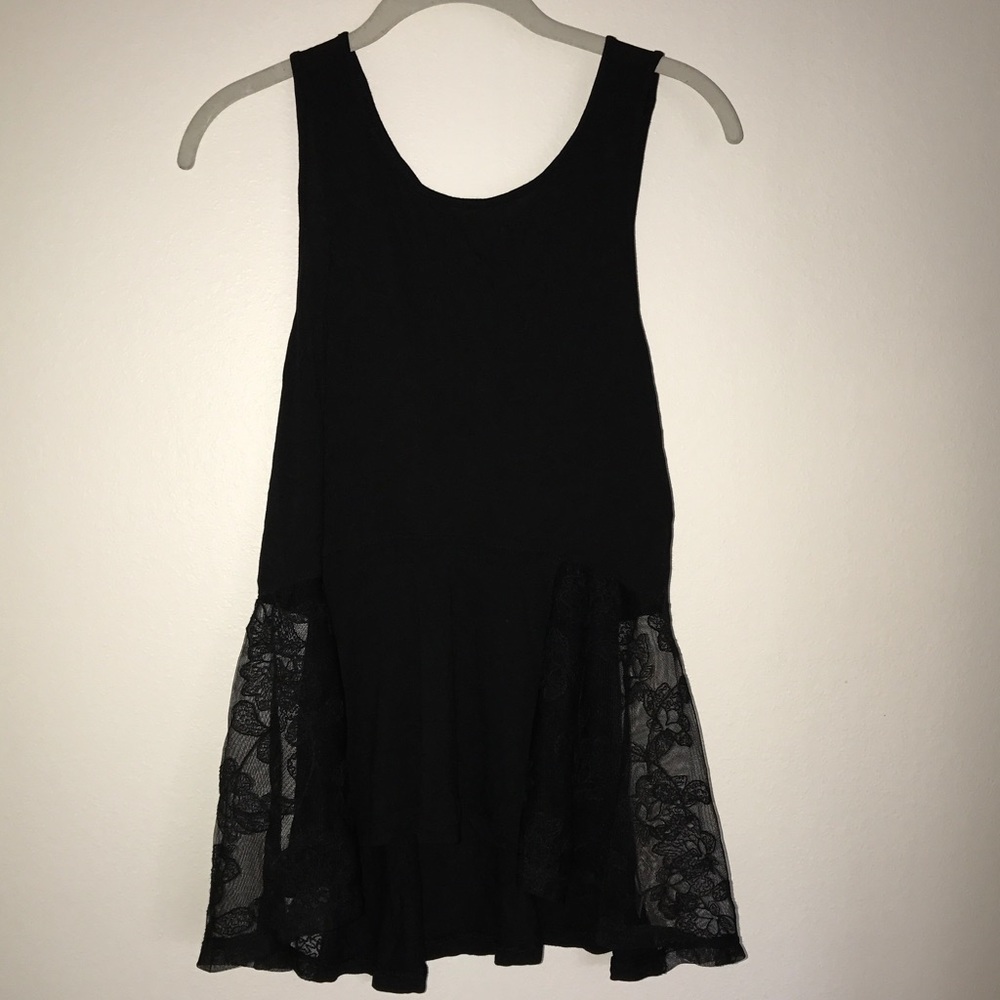 Black Flowy Tank w Lace Side Inserts