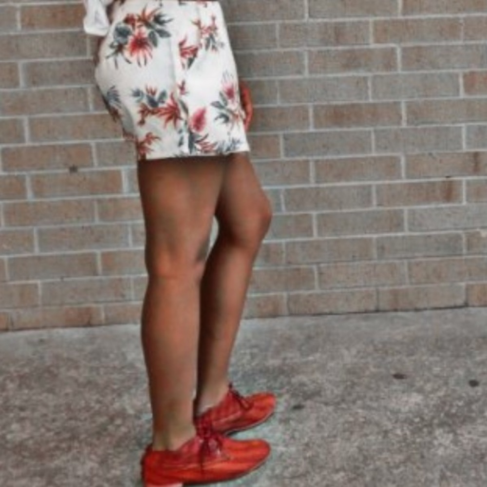 Shorts - Picture 2 of 4