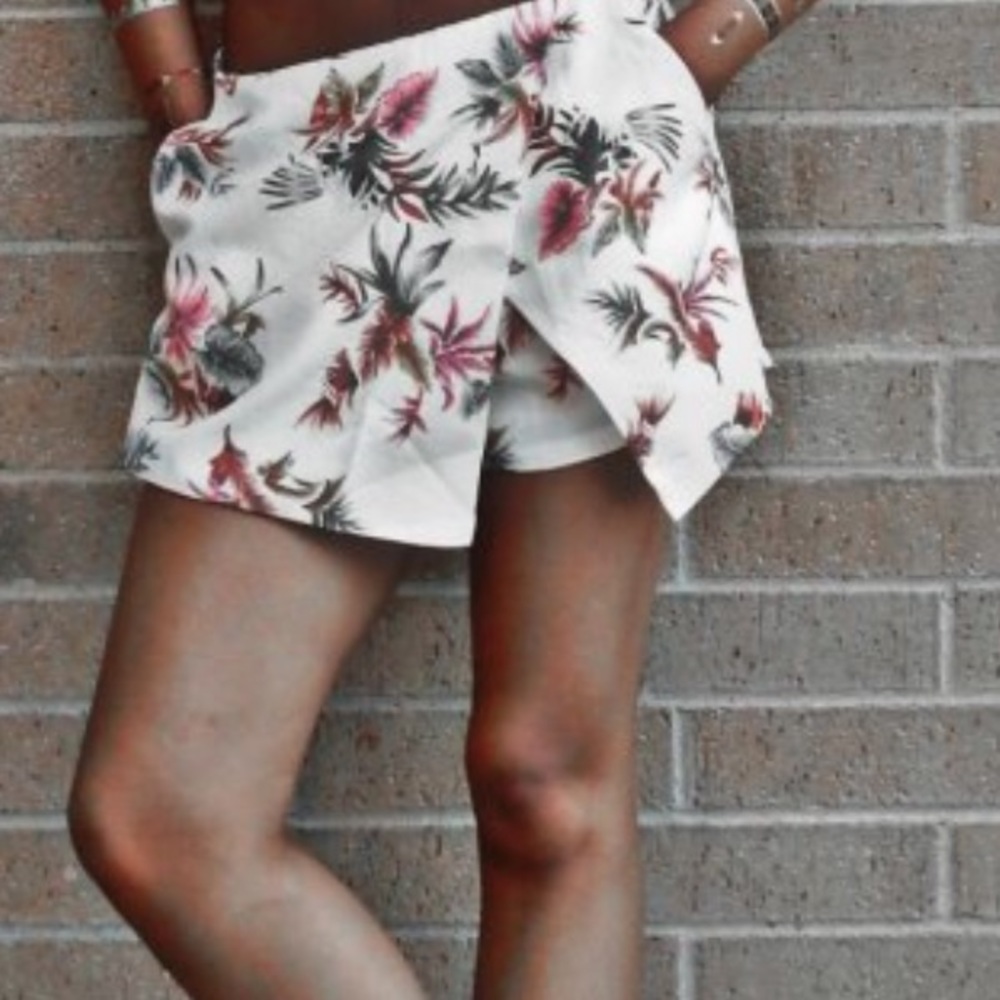 Shorts - Picture 3 of 4