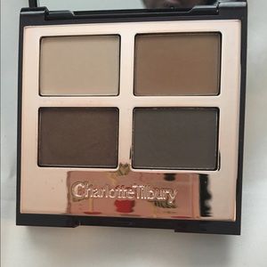 Charlotte Tilsbury "The Sophisticate Eyeshadow".