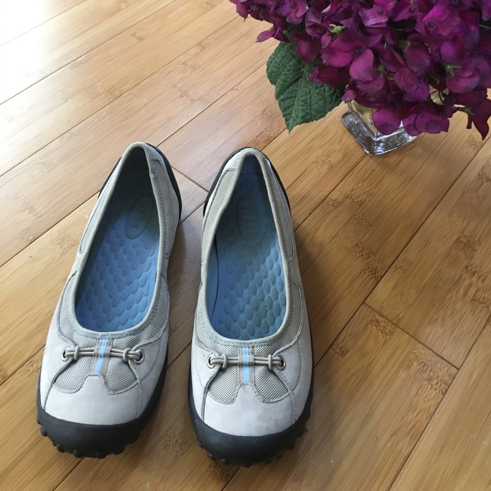 Clark's Privo a sporty slip on US 8