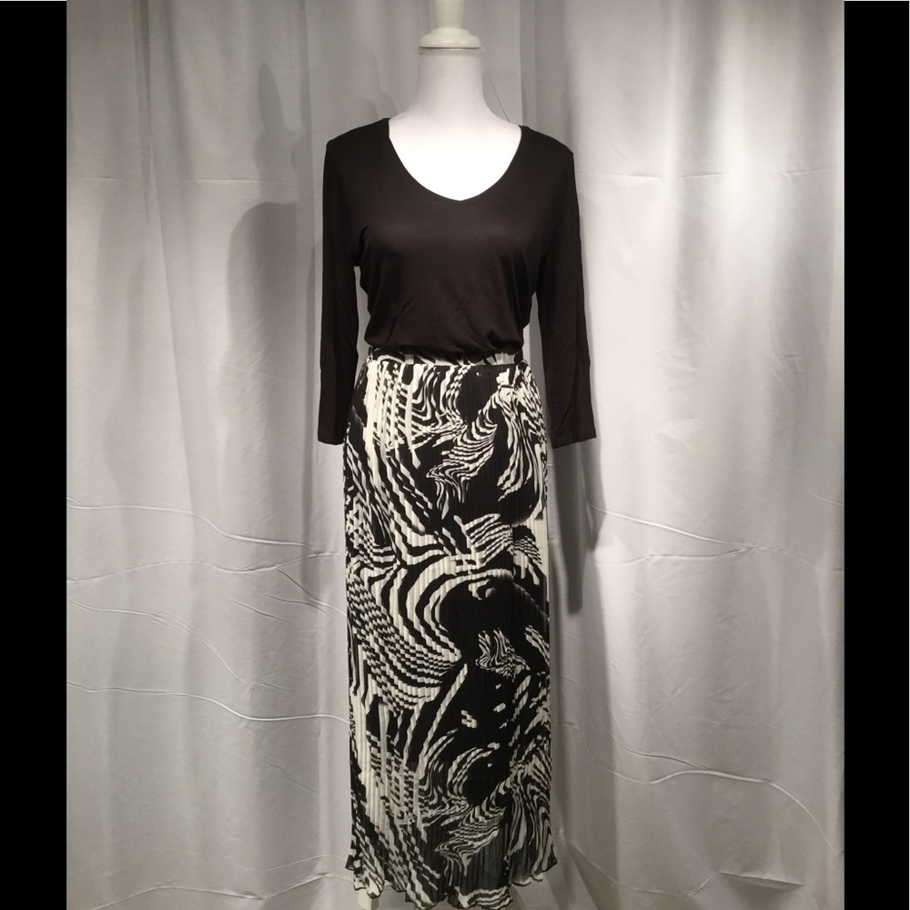 Pleated Black & Creme Aztec Skirt