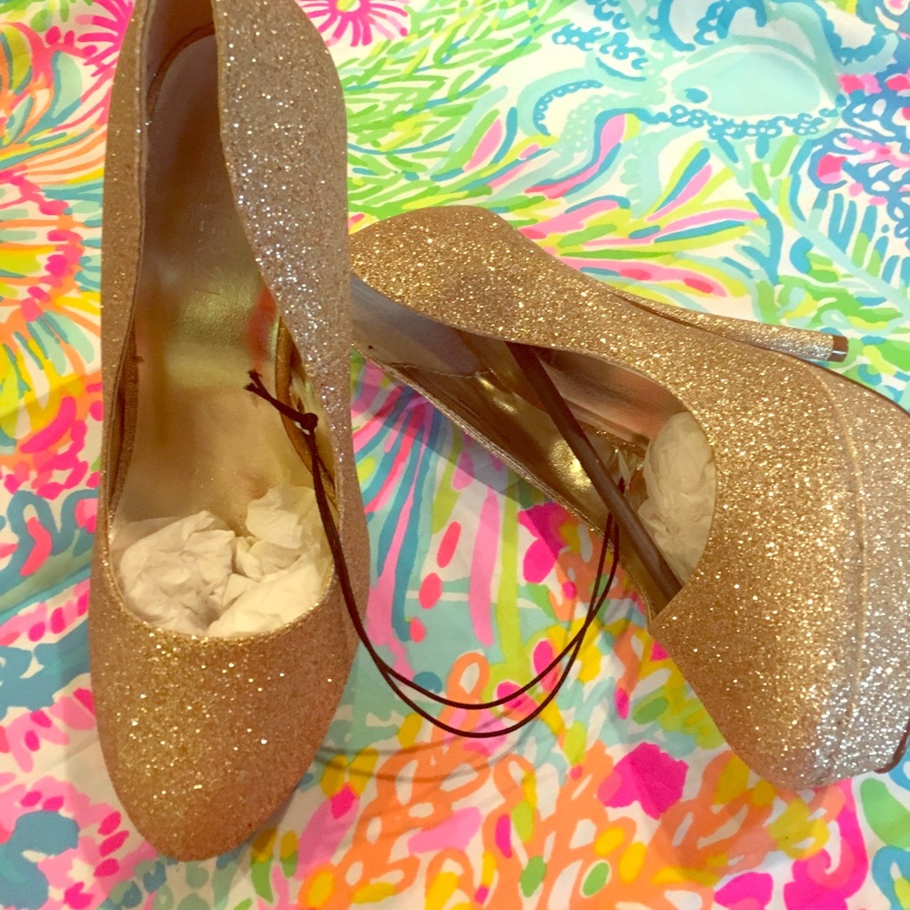 Forever 21 heel gold glitter size 6.5 nwt