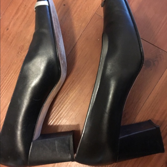 Escada Leather Pumps - Picture 2 of 4