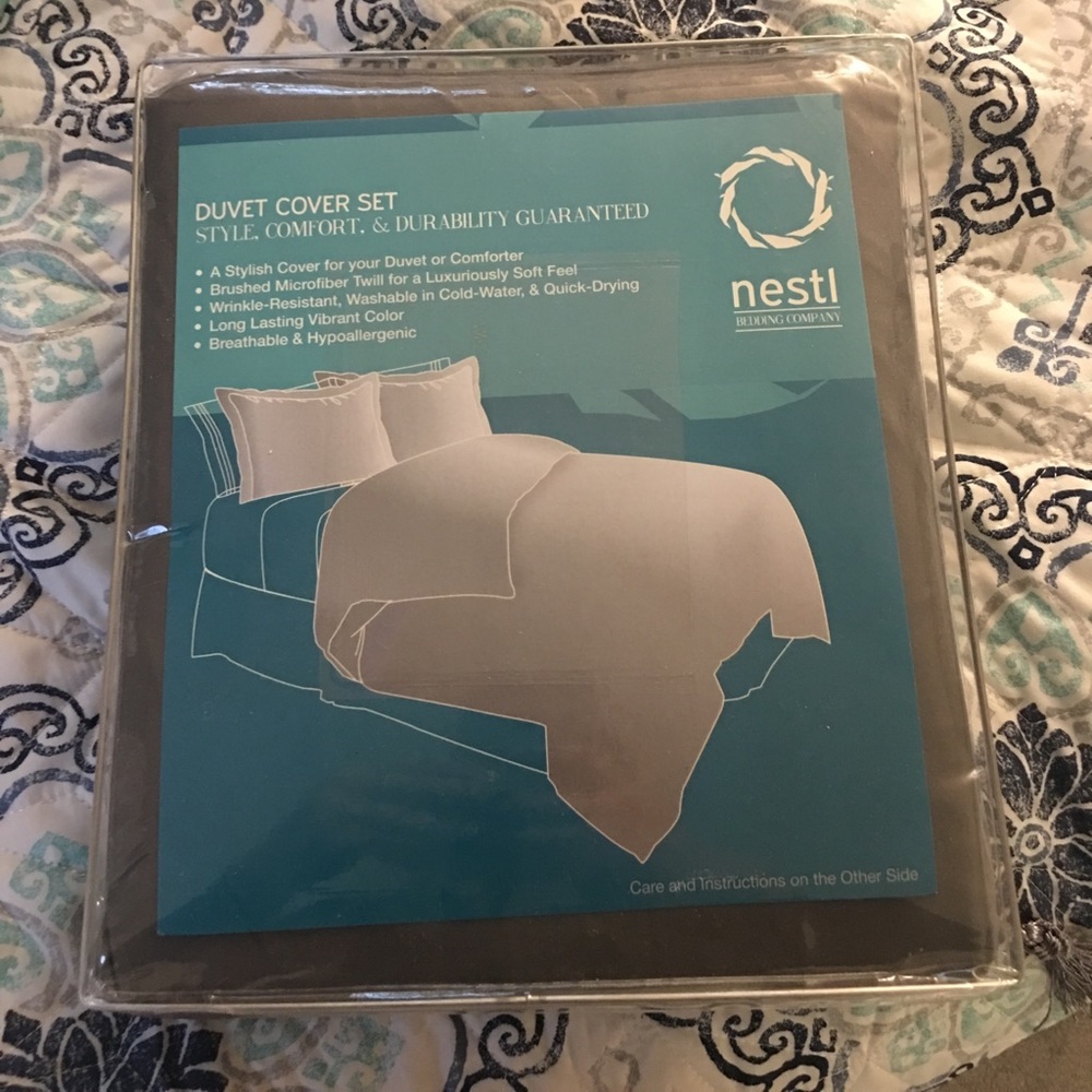 Duvet cover: full size bedding