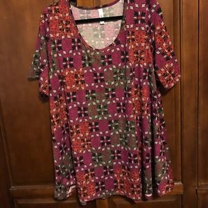 Lularoe perfect tshirt.