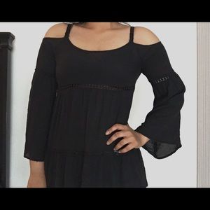 ❗️Cutout ruffle top ❗️