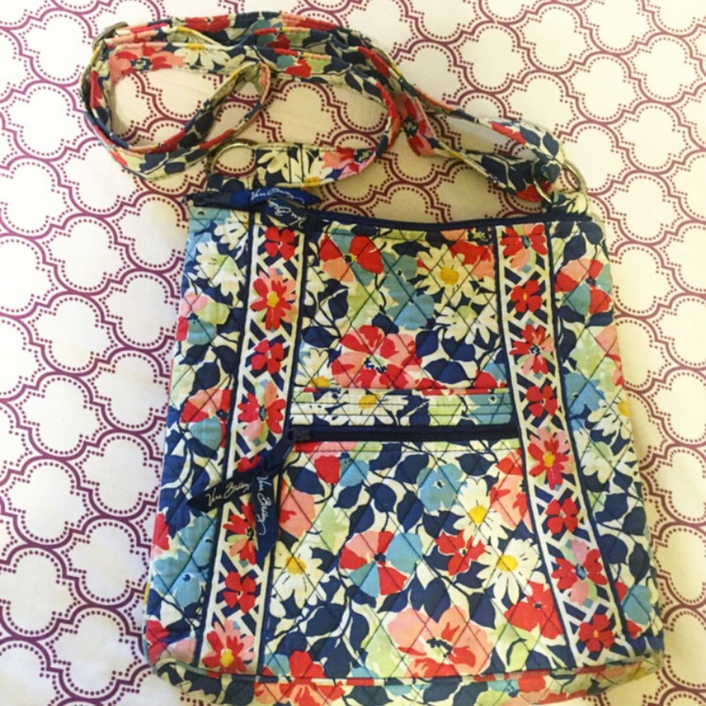 VERA BRADLEY HIPSTER CROSS BODY PURSE