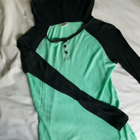Zine Anderson Mint & Charcoal Hooded Henley Shirt - Picture 4 of 7
