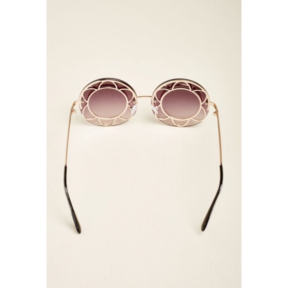 Earthbound Accessories - Earthbound Flower Sunglasses