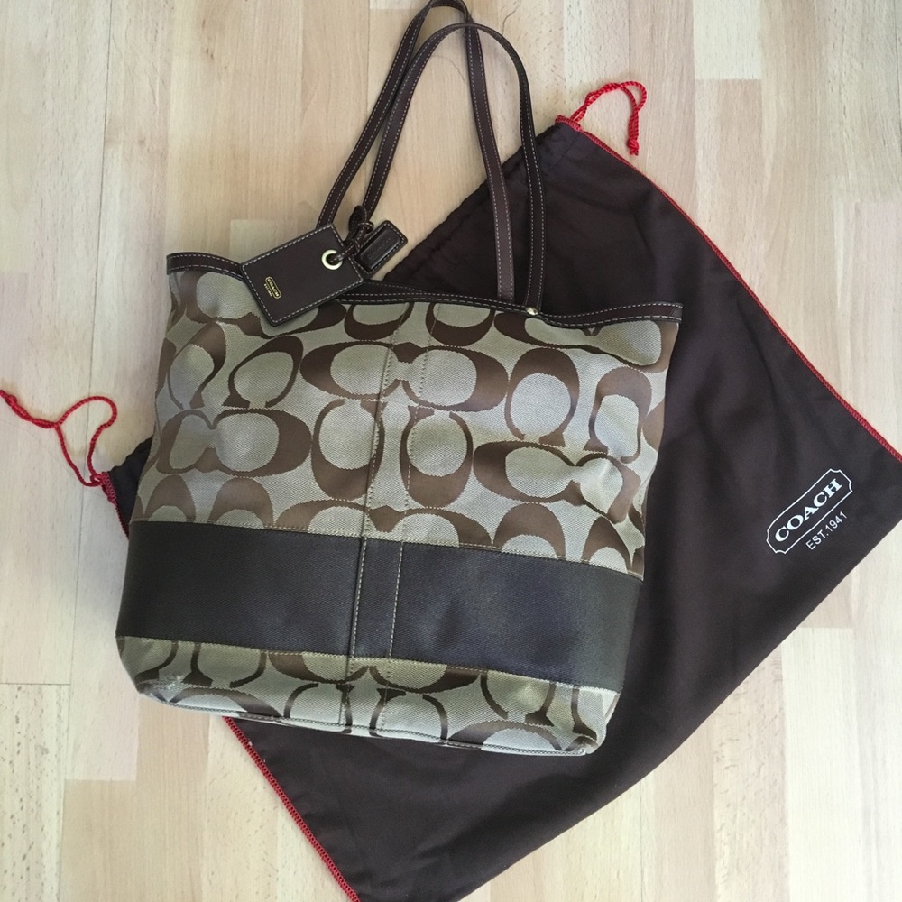 Coach Signature Stripe Reversible LRG Tote. Brown