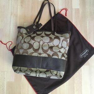 Coach Signature Stripe Reversible LRG Tote. Brown