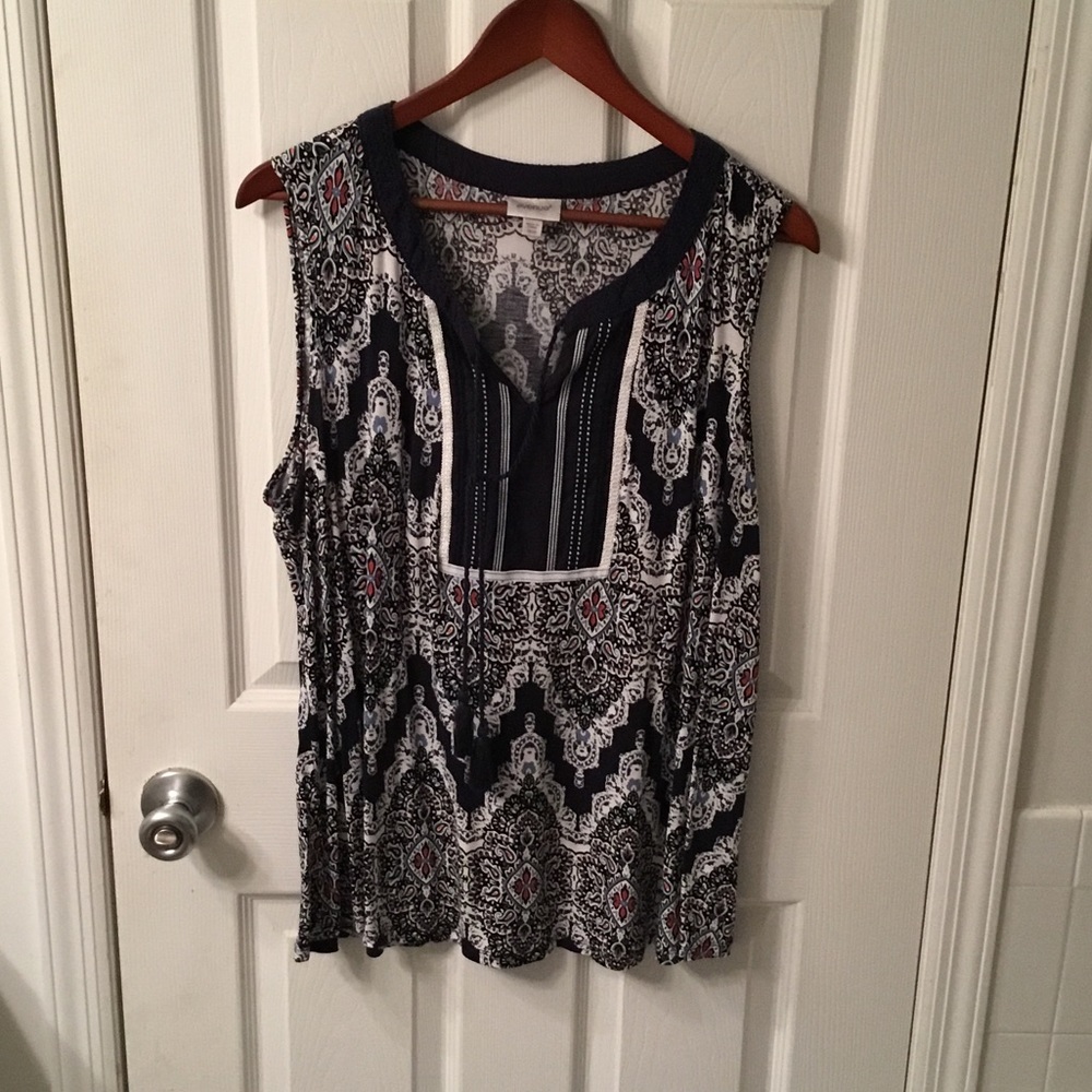 Plus size women's sleeveless blouse boho design