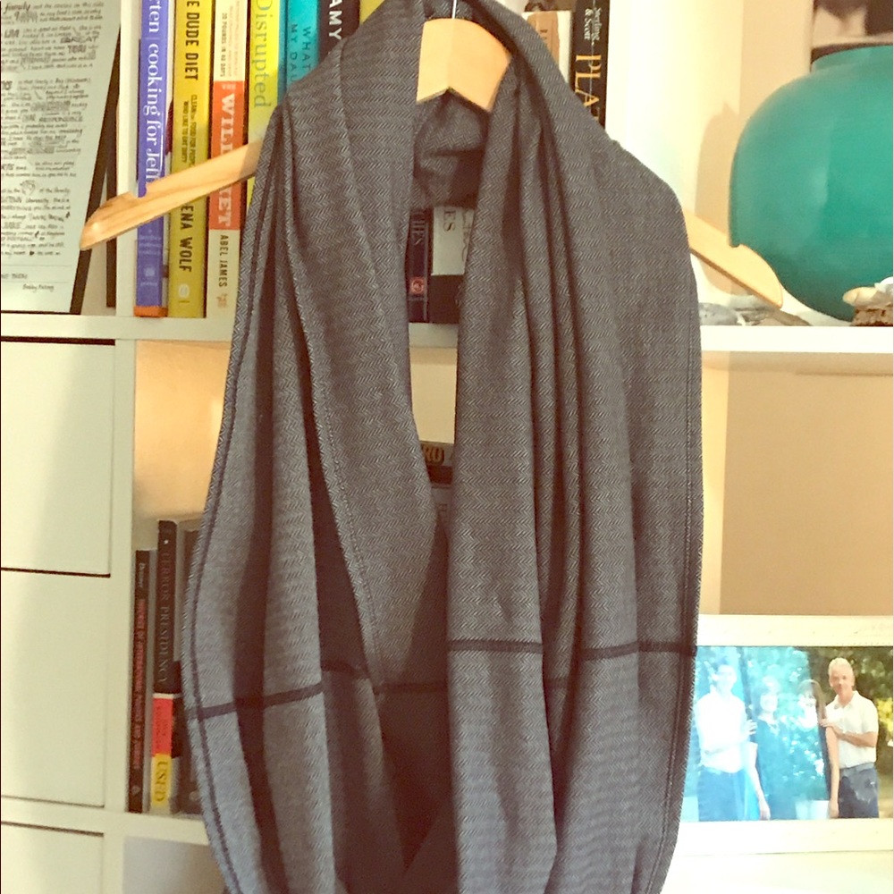 Gray Lululemon Vinyasa Scarf