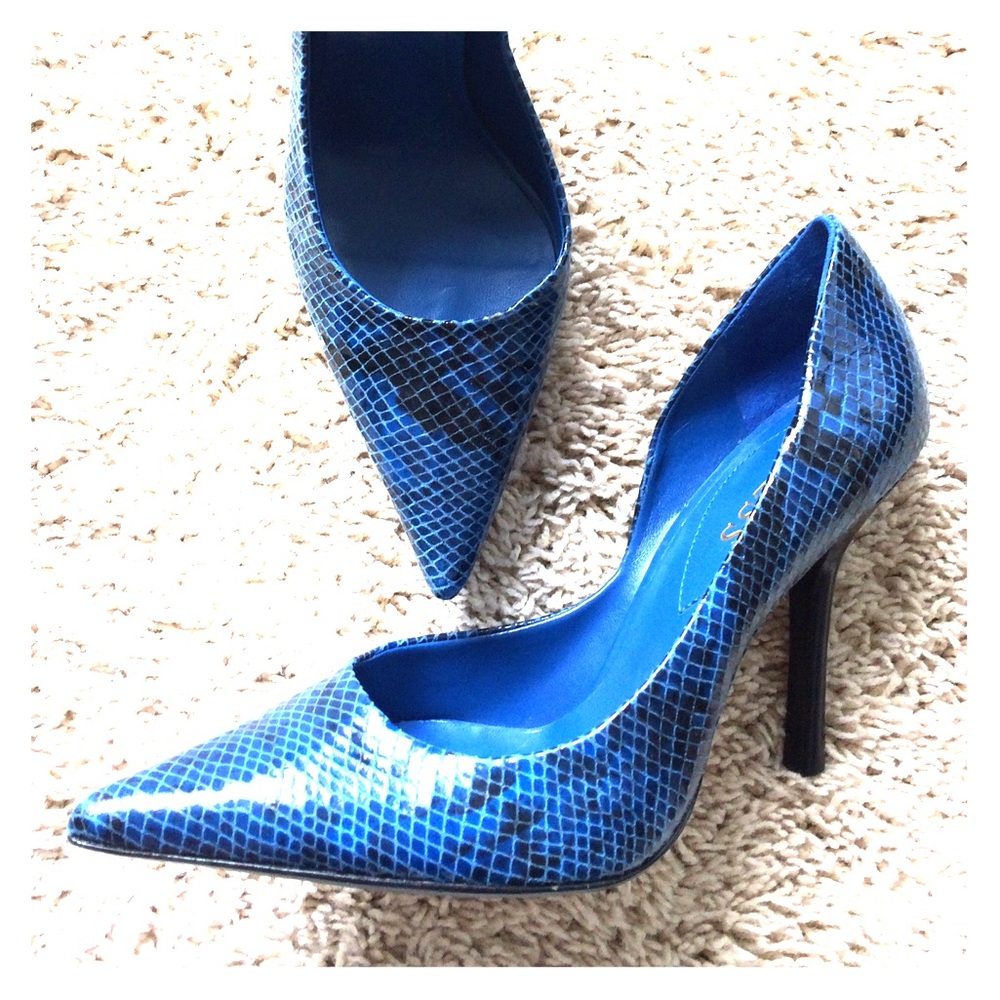 Guess Snakeskin Pumps