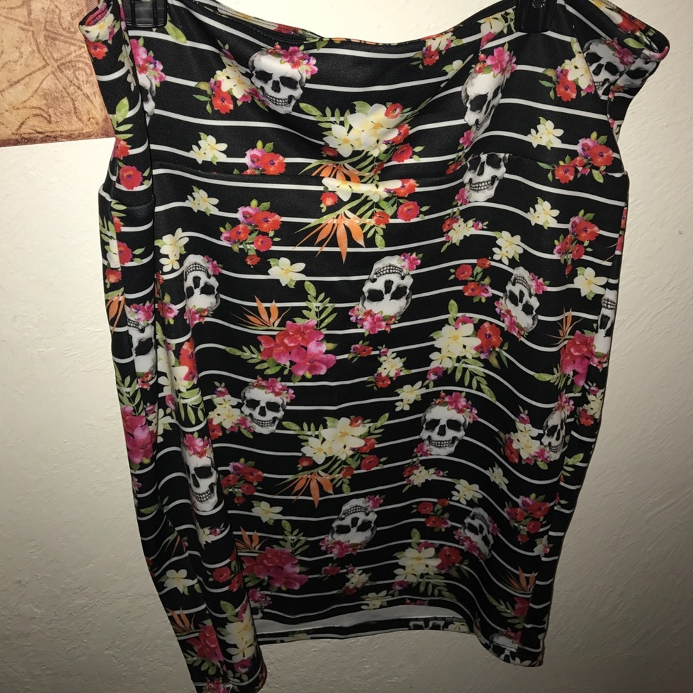 Skull pencil skirt