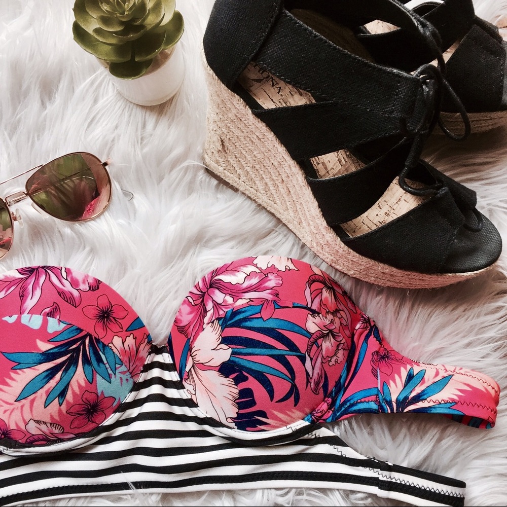 🚫SOLD🚫 Tropical Bikini Top 🌴 🌸 - Picture 3 of 5