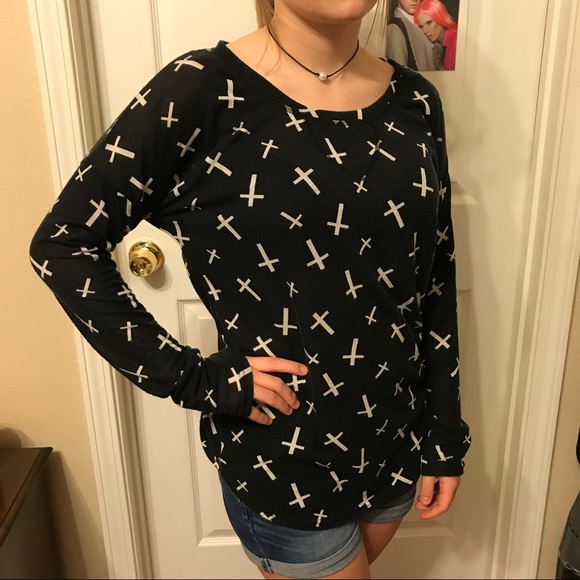Cross ✝️Long Sleeve - Picture 1 of 2