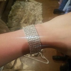 Stretchy silver diamond bracelet!