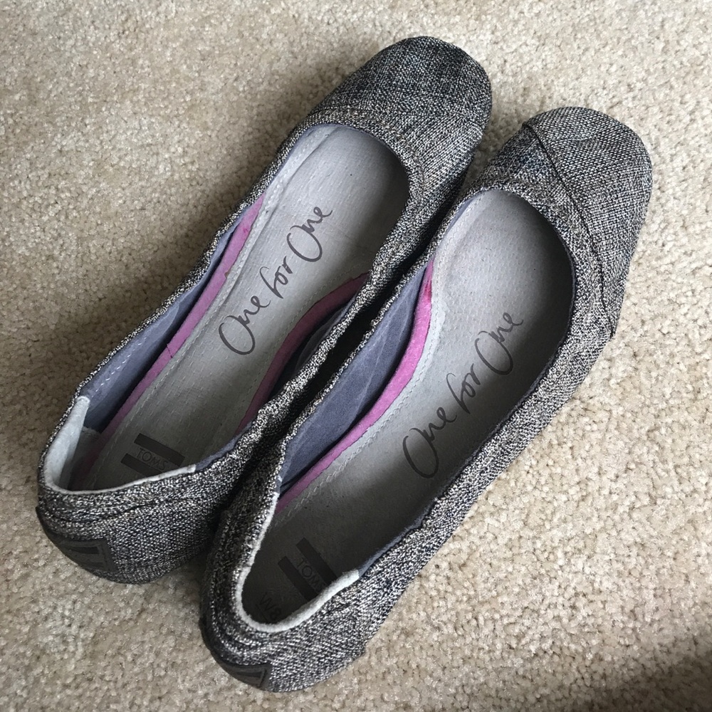 Brand new TOMS Ballet flats in a dark brown/black