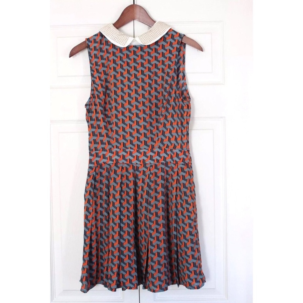 sleeveless peter pan collar geo print pleat dress