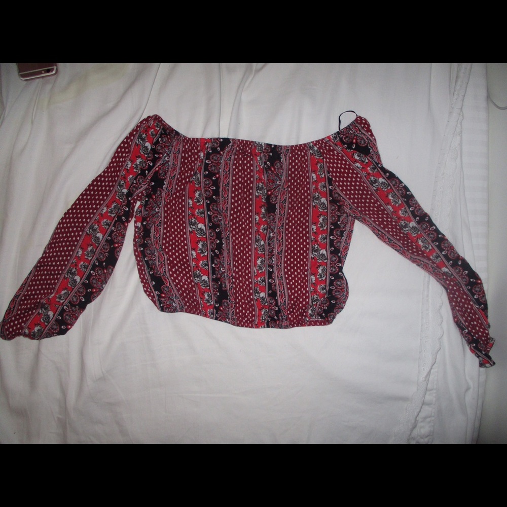 PAC Sun patterned off the shoulders crop top