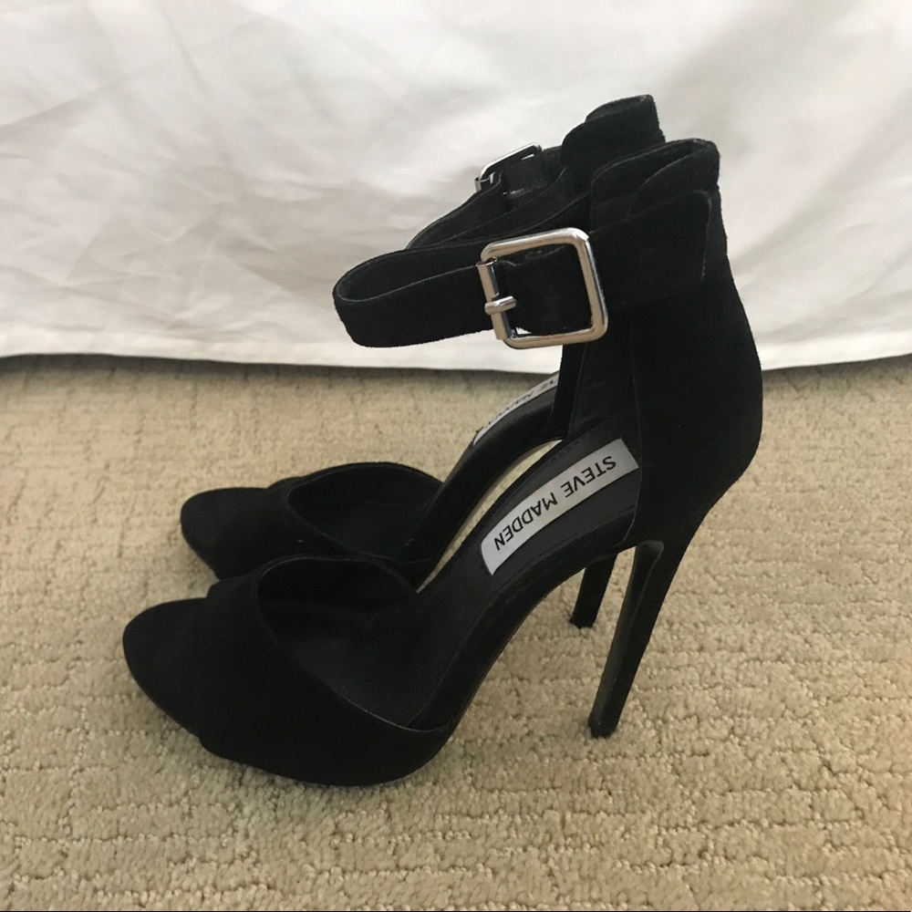 Steve Madden size 6 black suede heels