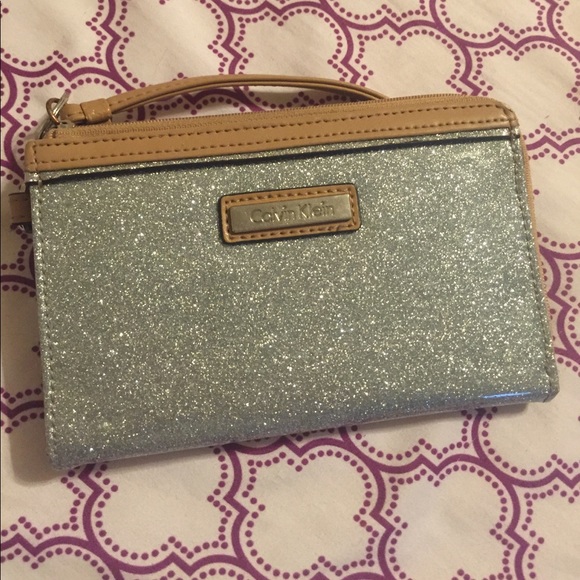 Calvin Klein wristlet - Picture 1 of 3