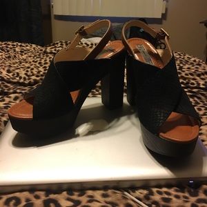 Women's shoes worn once