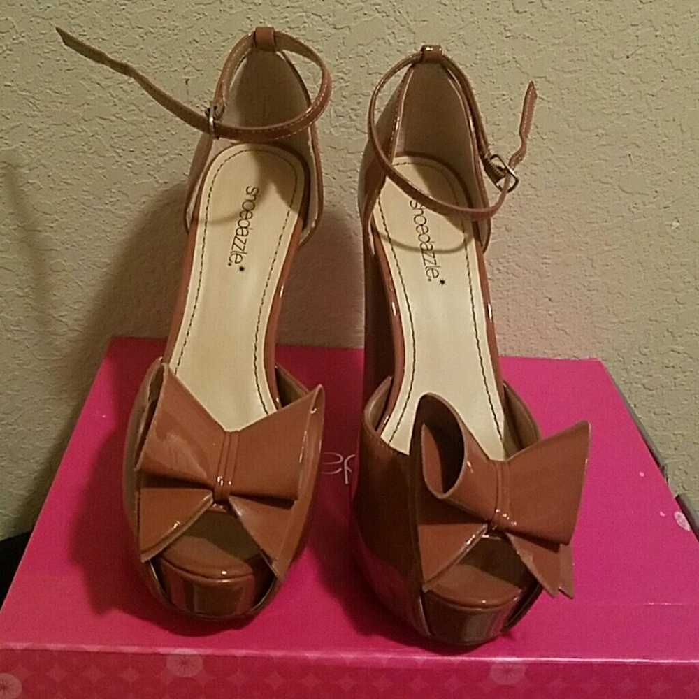 Shoes / taupe color