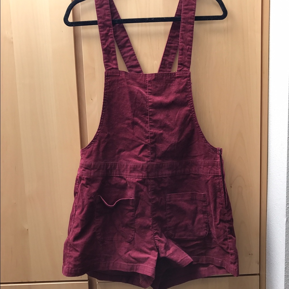 H&M maroon overall courds shorts