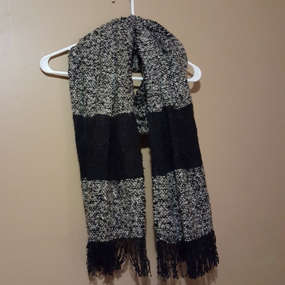 Black and Gray Scarf