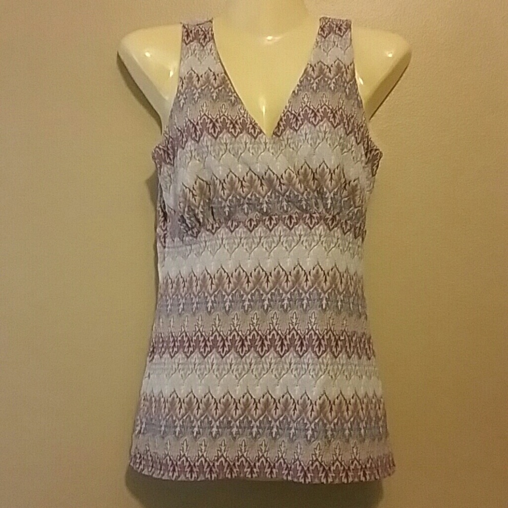 Inc v neck top