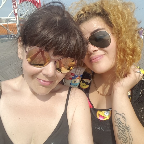 Meet your Posher, Karla - Picture 3 of 4