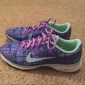 Nike Dual Fusion Sneakers