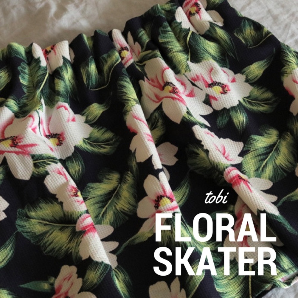 Tobi Skater Skirt in Navy Floral