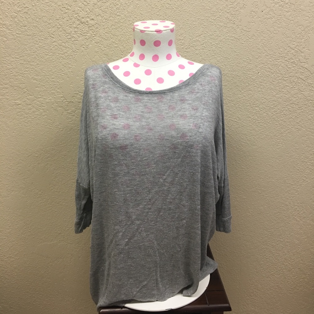 Grey three quarter sleeve loose fitting tee.