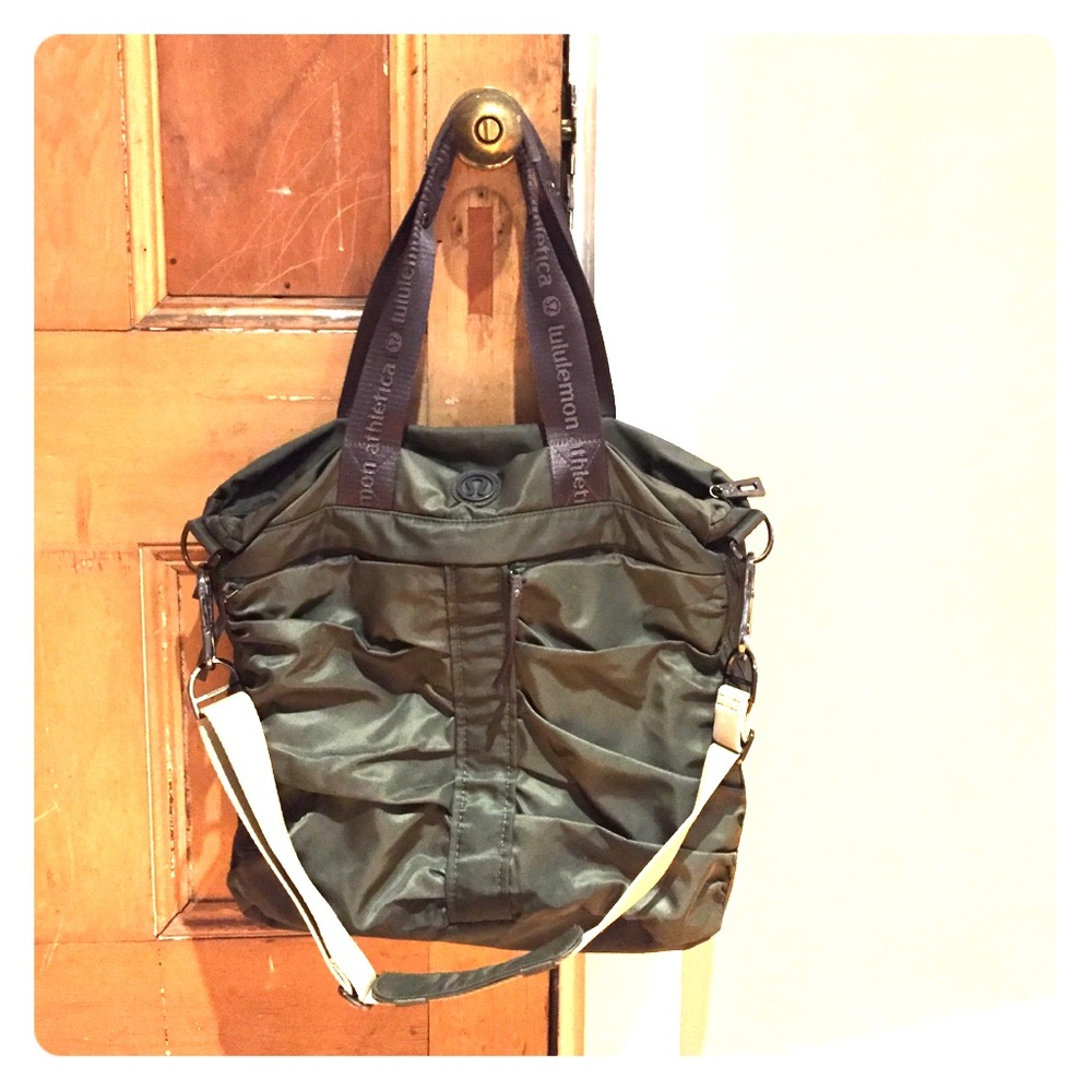 Lululemon green shoulder bag