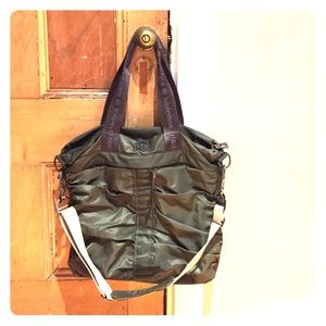 Lululemon green shoulder bag