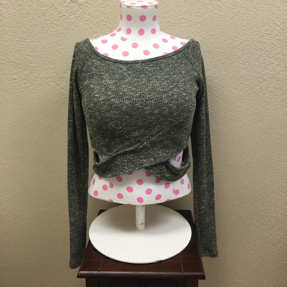 Grey long sleeve criss cross crop top.