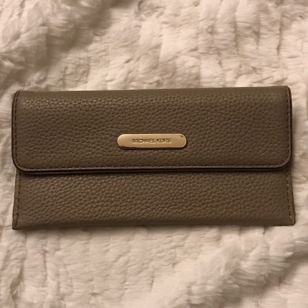Michael Kors Austin Flat Thin Taupe Wallet