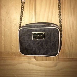 AUTHENTIC MK signature monogram jet set crossbody