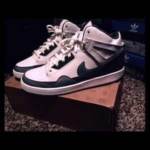 Nike Alphaballer Mid top